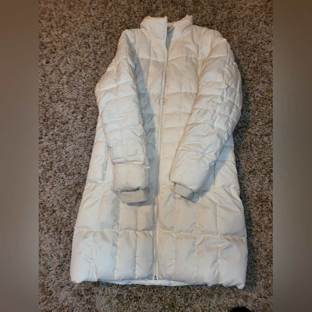 -White long puffer jacket.-size Medium
